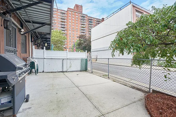 Sold by Compass | media 7