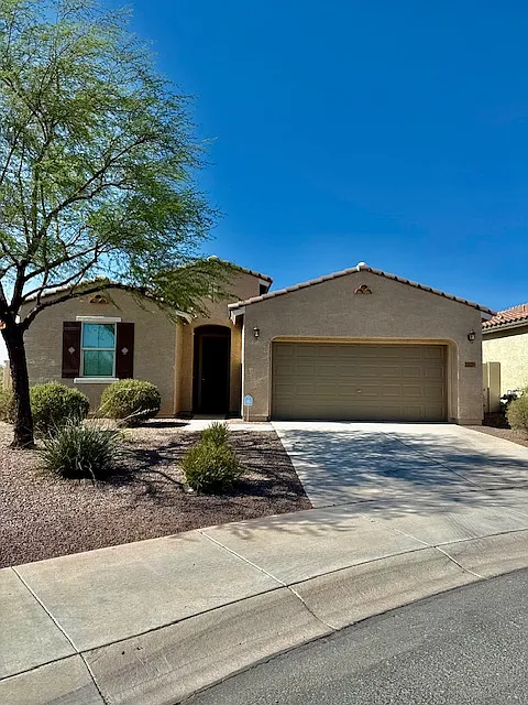 3 bed, 1877 sqft, $2,295 — Photo 1