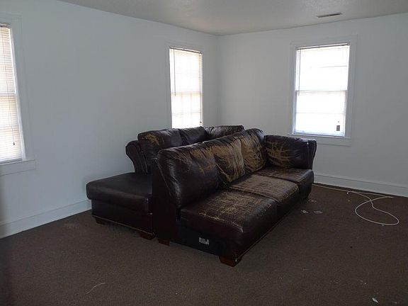 3rd image of 951 Freeland St #A