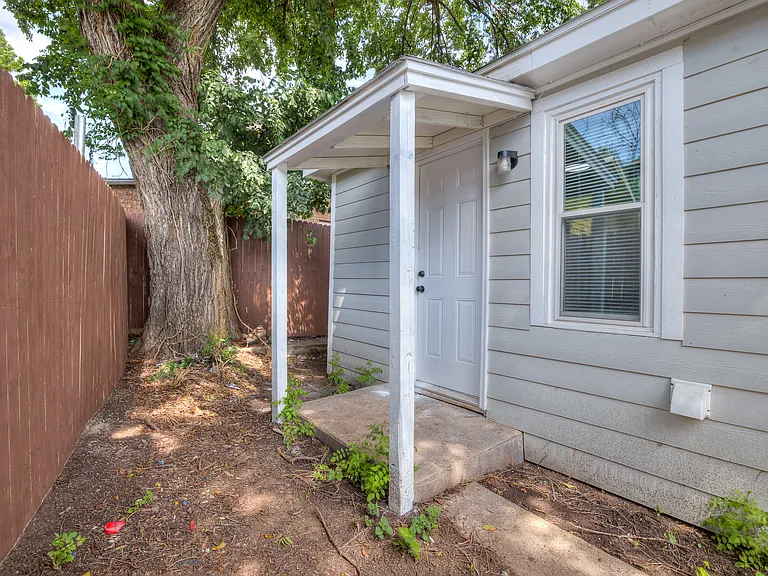 208 E Carson St — Photo 37