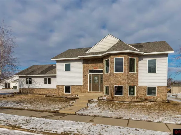1237 W Menk Dr, Saint Peter, MN 56082