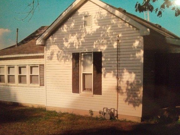 windows in utility/mud room