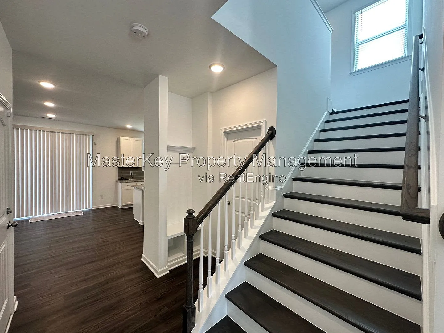 3 bed, 2.5 bath, 2310 sqft, $2,545 — Photo 2