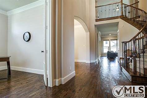 3rd image of 410 Glenbrook Dr