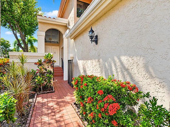 2nd image of 6050 VERDE Trail S #401