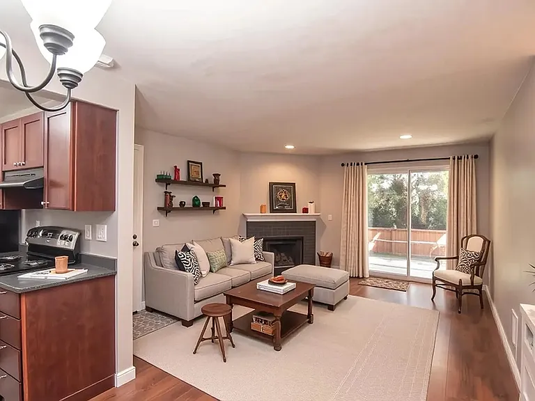 16817 Larch Way E #E105 — Photo 1