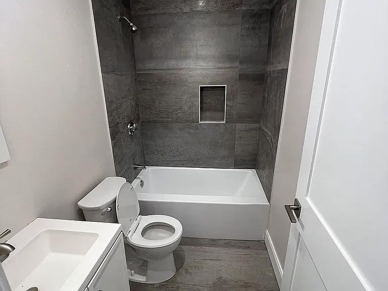 56 Sachem St #5 — Photo 4
