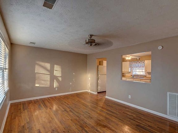 4th image of 3708 Red River Dr