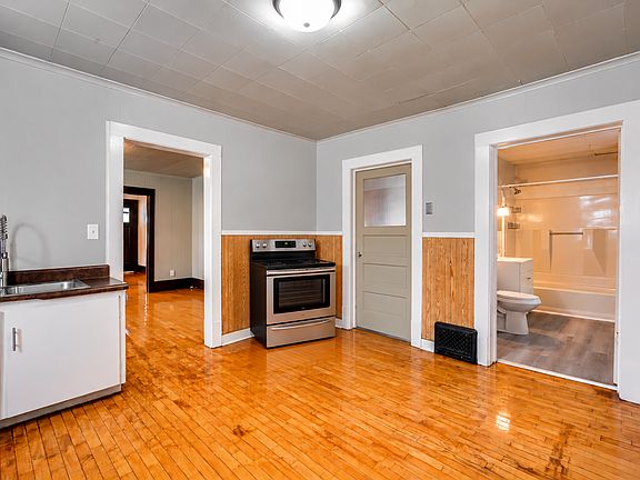 2nd image of 745 Racine St #745