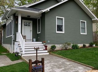 3 Corchaug Trl, Ridge, NY 11961