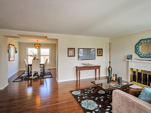 5th image of 1021 E Santa Inez Ave