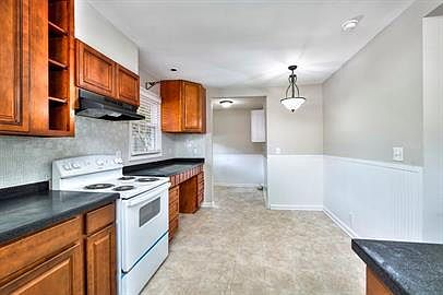 5th image of 124 McCormick Dr