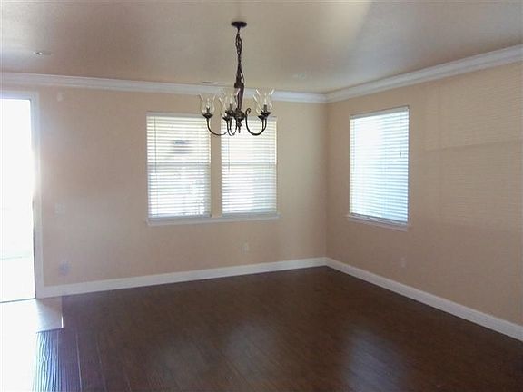 4th image of 980 Sloboda Ave