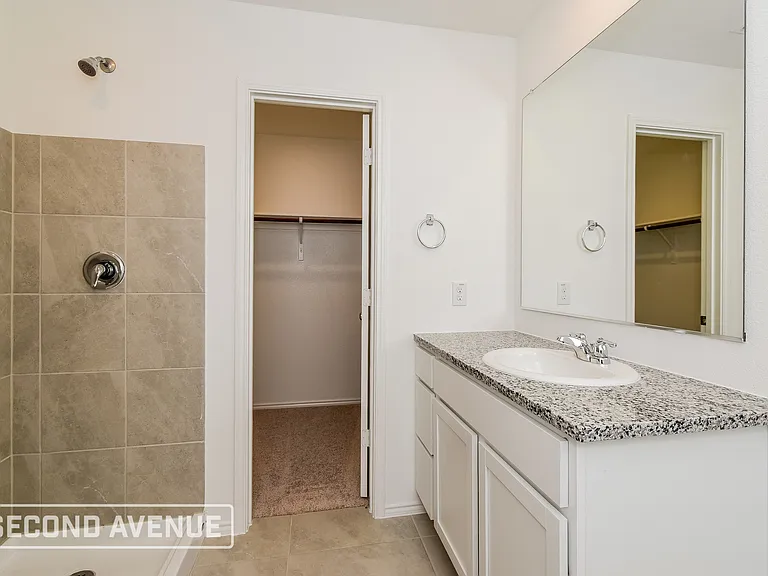 1947 Aves Glen Ln — Photo 12