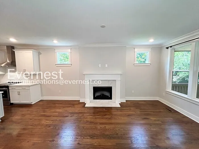 2146 Burns St — Photo 7