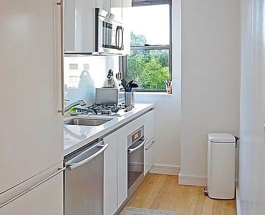 3rd image of 230 Riverside Dr APT 5P