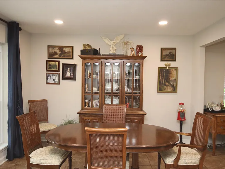 30210 E Geneva Dr — Photo 2