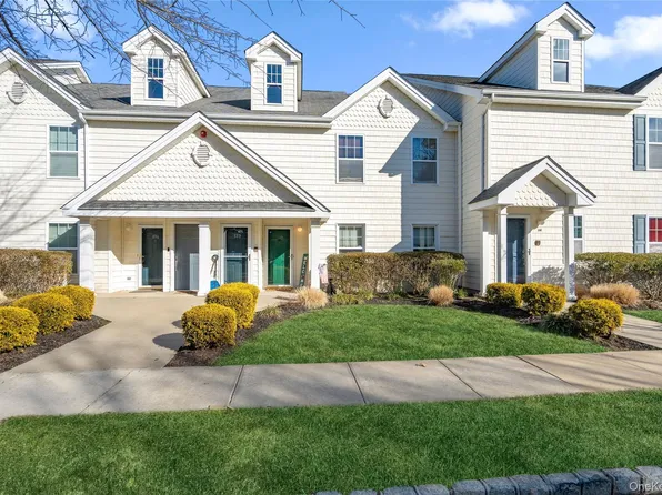 138 Brattle Cir, Melville, NY 11747