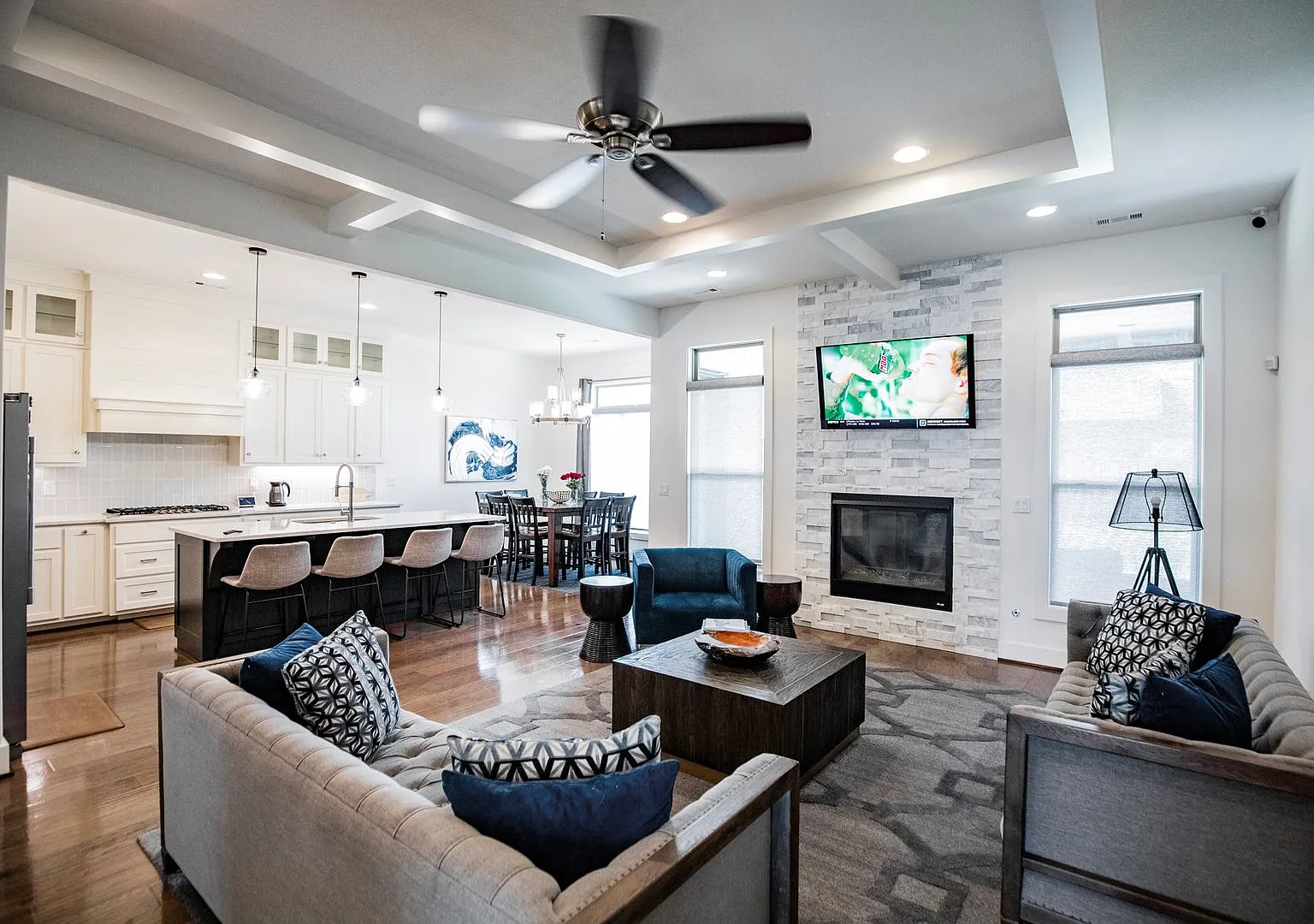 Stunning Home in a Private Gated Community — Photo 3