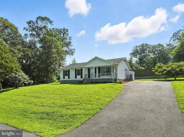 7935 Maplewood Dr, Manassas, VA 20111