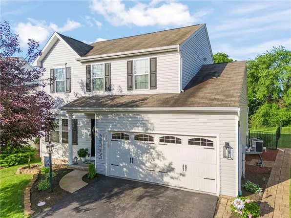 110 Village Cir, Oakdale, PA 15071