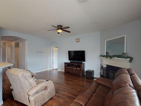 4th image of 3421 Fashion St