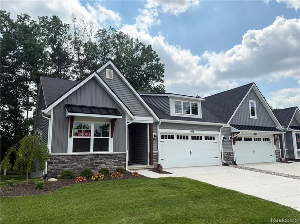 1079 Camellia Cir #33, Howell, MI 48843