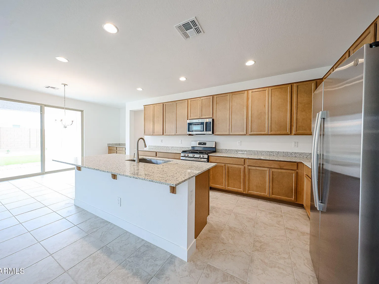 5 bed, 3.0 bath, 2456 sqft, $2,500 — Photo 2