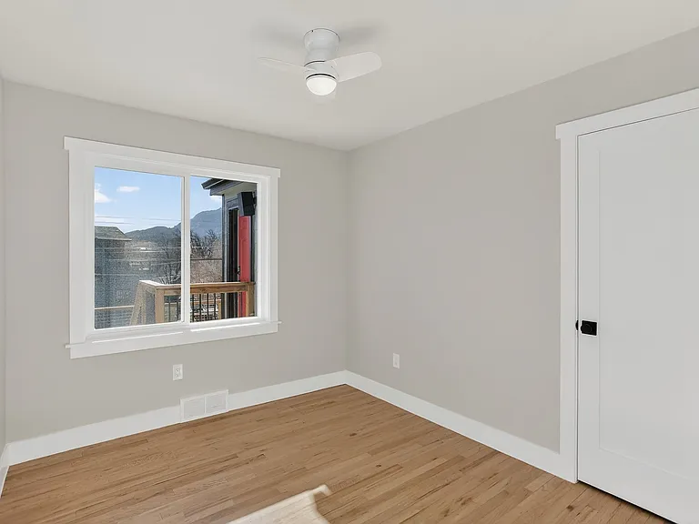 2340 Panorama Ave — Photo 12