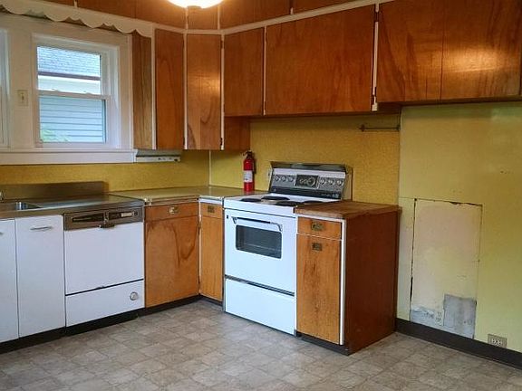 2nd image of 119 Linden St