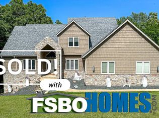 4114 Woodview Dr, Bettendorf, IA 52722