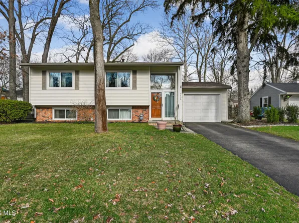 4736 Wickford Dr W, Sylvania, OH 43560
