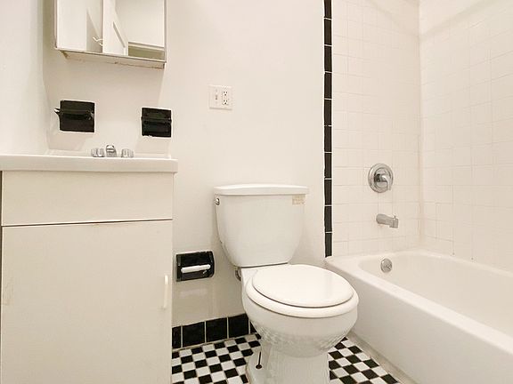 5th image of 52 Saint Marks Pl APT 2D