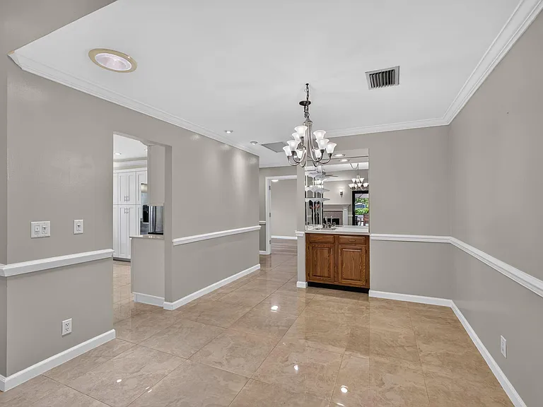 65 Balfour Rd E — Photo 16