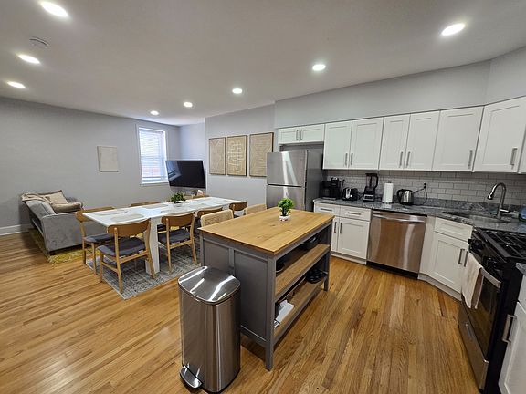 2nd image of 709 Pine St #202