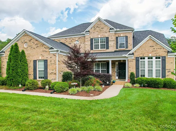 9145 Kensington Forest Dr, Harrisburg, NC 28075