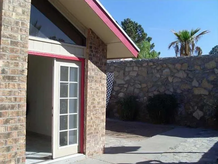 7421 Bishop Flores Dr — Photo 24