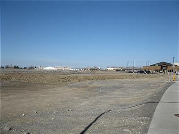 5th image of Clover Dr