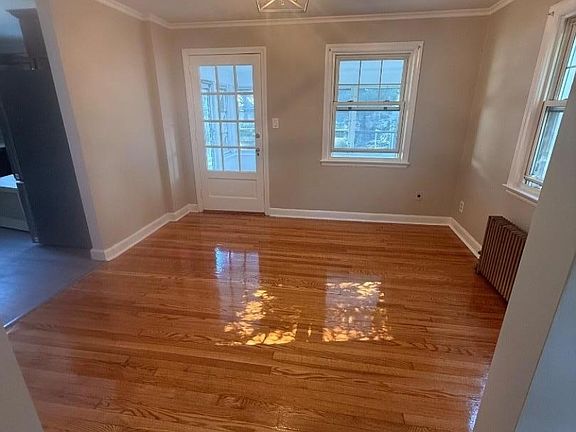2nd image of 841 Monmouth Rd