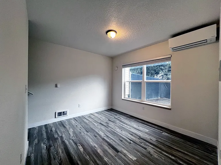 940 NW 7th Ave #10 — Photo 14