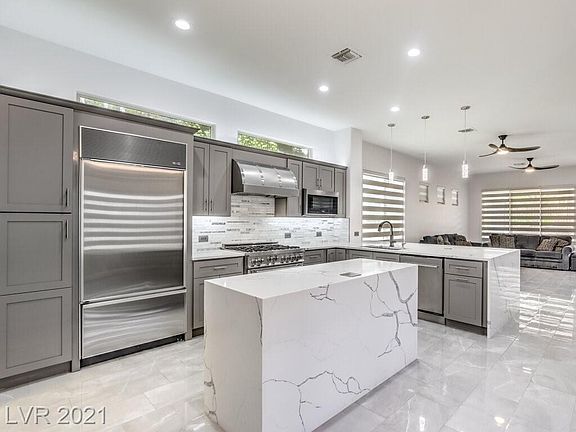 3rd image of 10 Emerald Dunes Cir