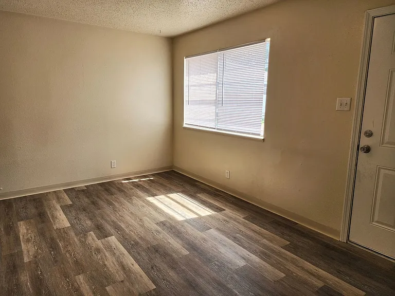 1550 Arizona Dr — Photo 4