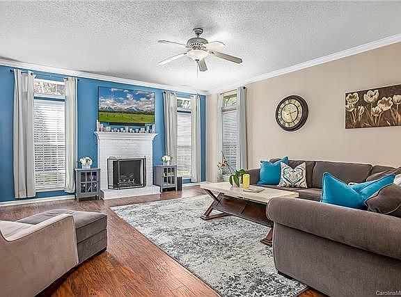 3rd image of 3113 Crescent Knoll Dr