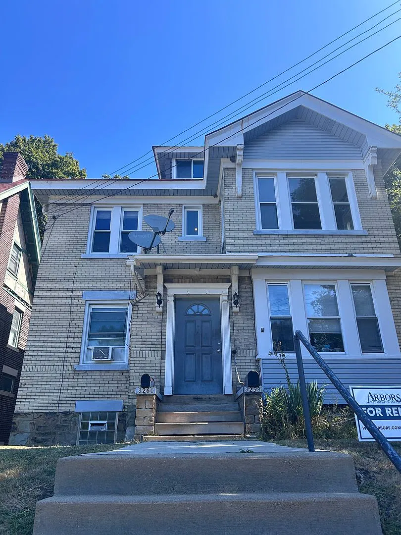 3 Bed 1 Bath Duplex (Observatory Hill) — Photo 2