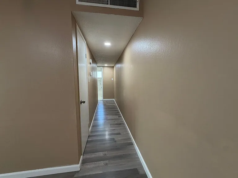 5725 Woodleigh Dr — Photo 28