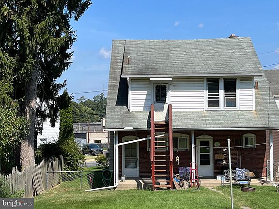 4th image of 2405 Canby St
