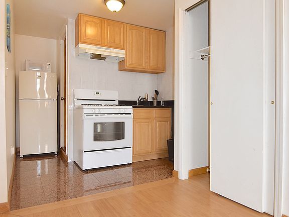 5th image of 536 E 14th St APT 6