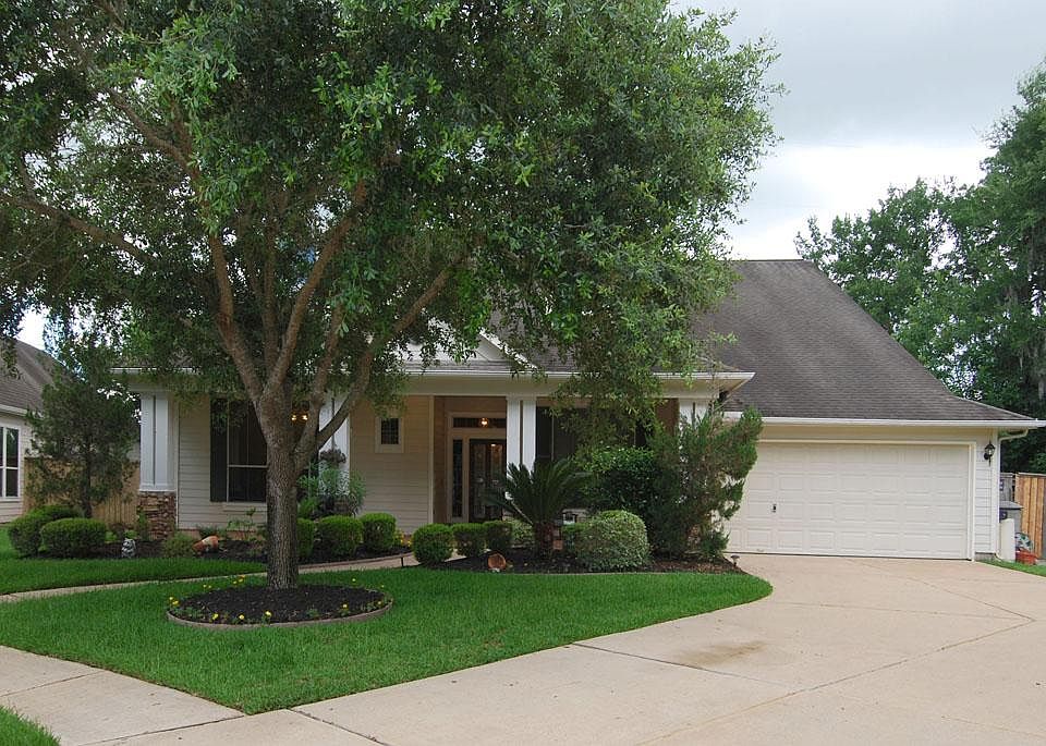 Lovely Greatwood home is waiting for you.