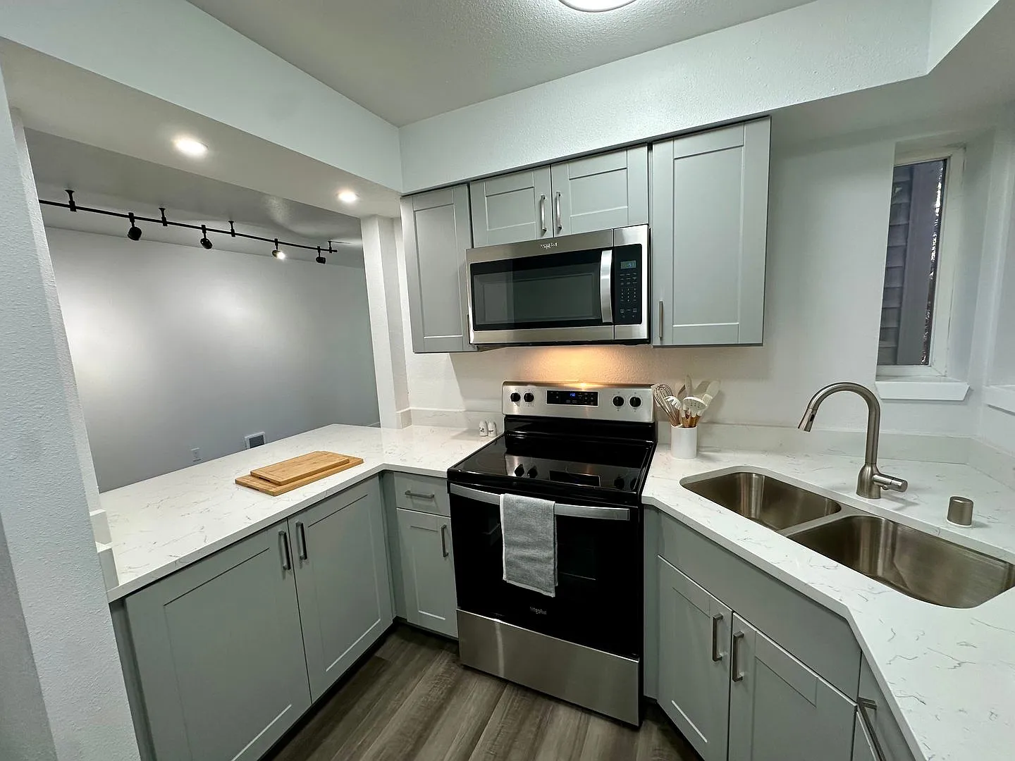 1712 Boylston — Photo 3
