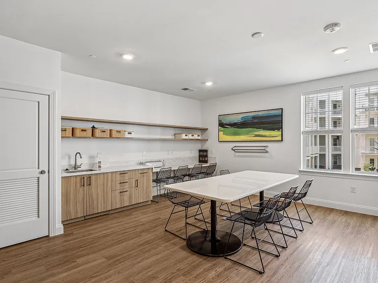 High Street View Luxury Apartments — Photo 19